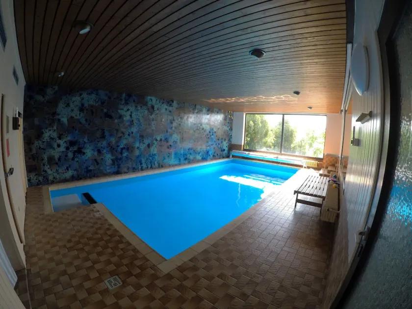Gran casa de vacaciones con piscina y sauna para 8 (-10) personas en el centro del valle de Fulda - Image 1