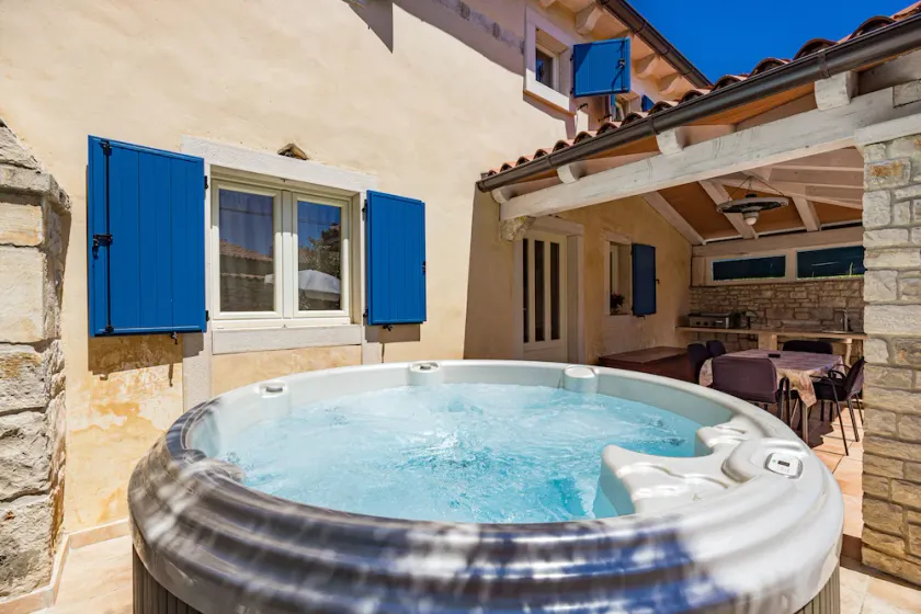 House With Hot tub near the Sea - Image 1