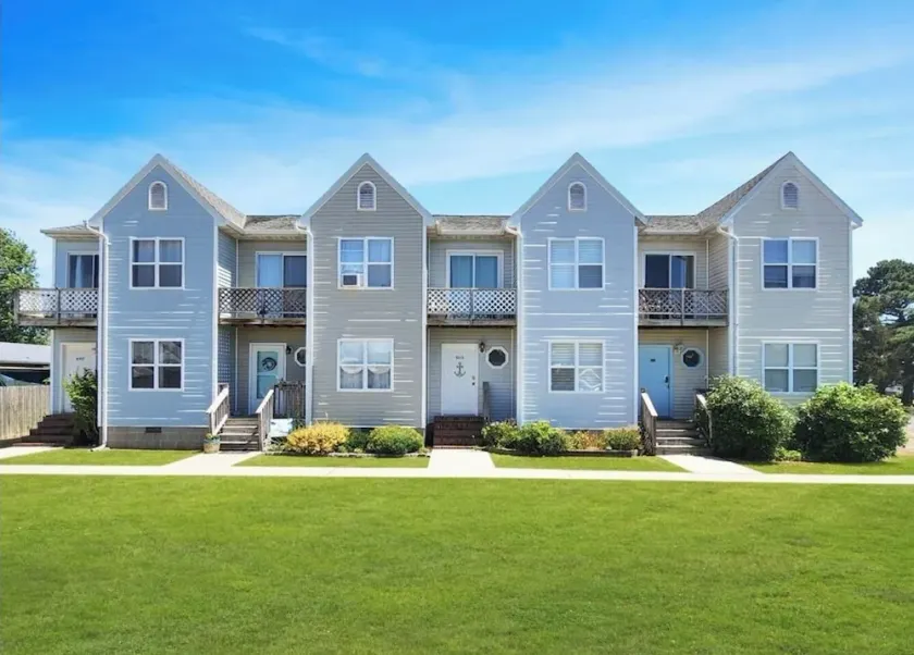 Central Location-Walk to Restaurants & Activities! - Image 1