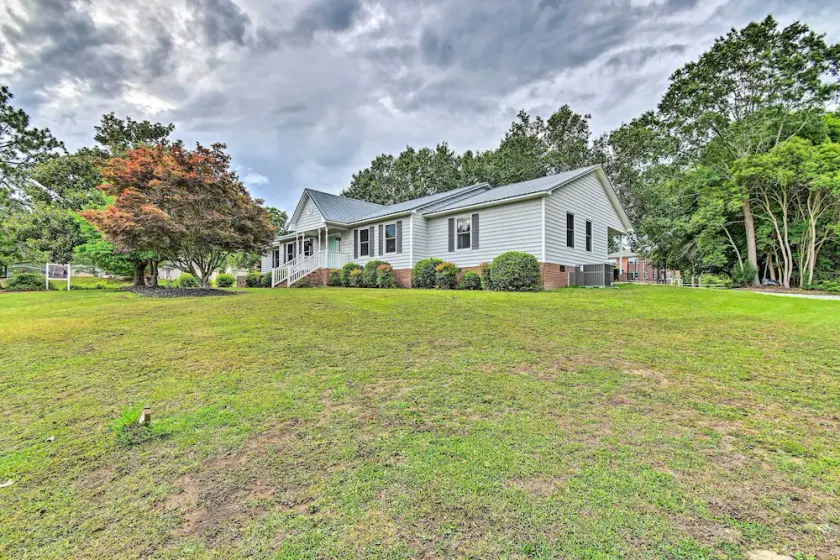 1 Mi to Cape Fear River: Pet-Friendly Retreat - Image 1