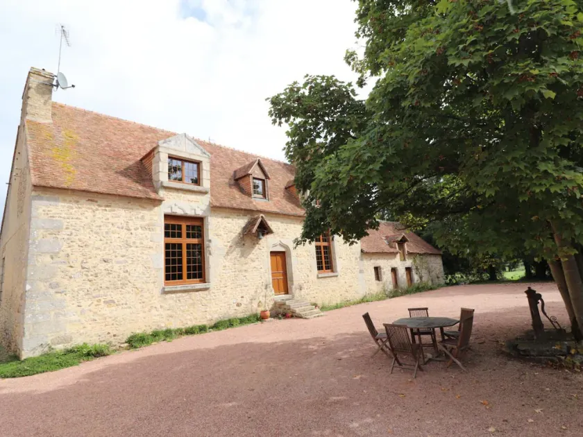 15th Century Manor with private garden, fireplace, pets allowed - Image 1