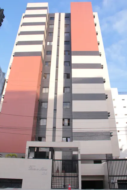 Apt siguiente a la playa con piscina y gimnasio en la mejor zona del pueblo. - Image 1