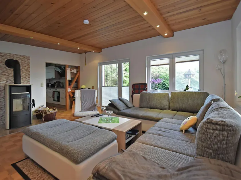 Quaint Holiday Home in Güntersberge near Lake - Image 1