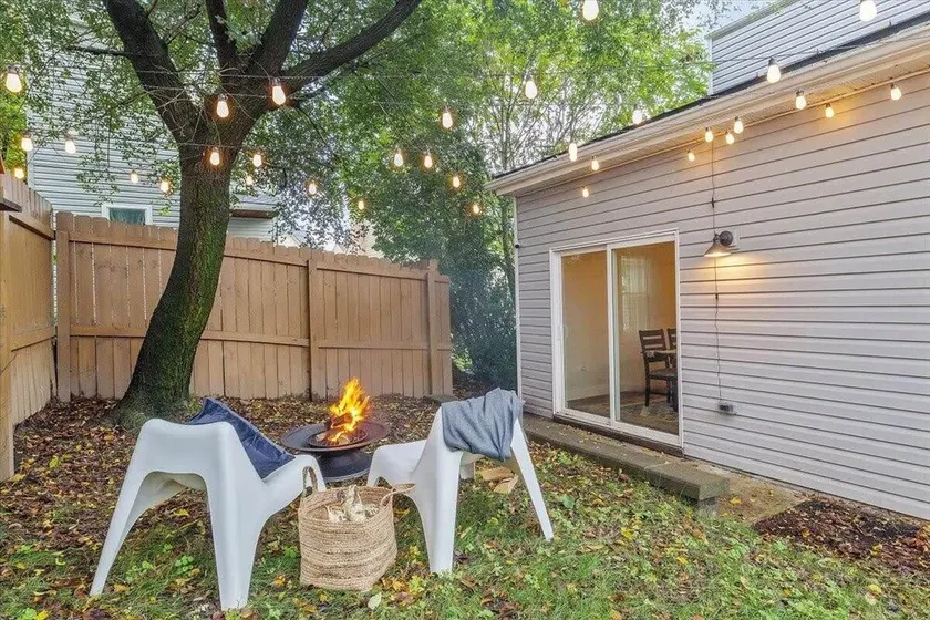 Fire Pit Vintage Vibes Mins from Stadiums Downtown - Image 1