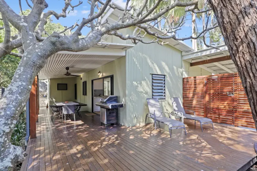 Ideal family holiday home positioned in popular central Point Lookout - Image 1