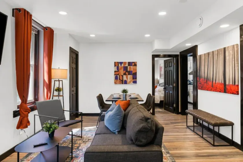 Cozy 2BR,1BA Retreat for 6 with Free Parking in Philly - Image 1