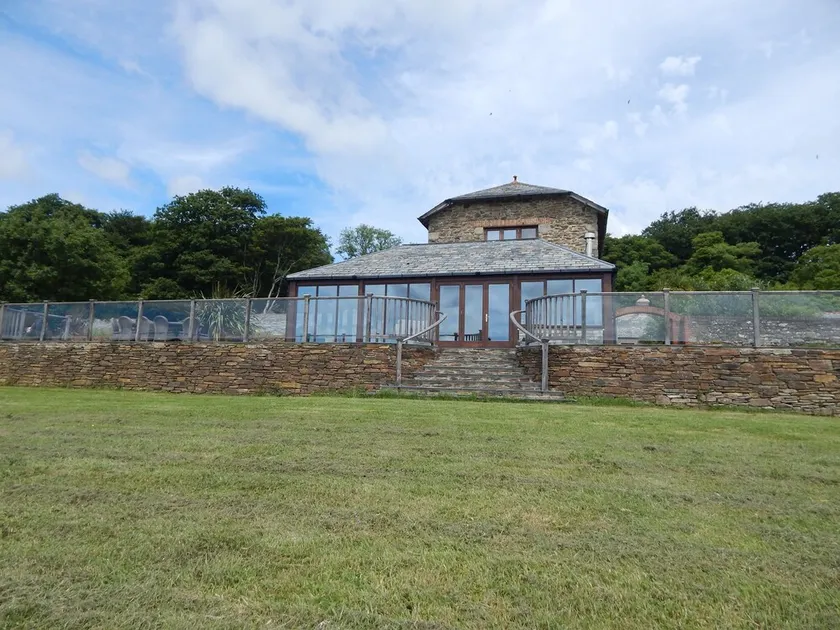 Converted barn on a small peaceful rural resort with stunning views and fishing - Image 1