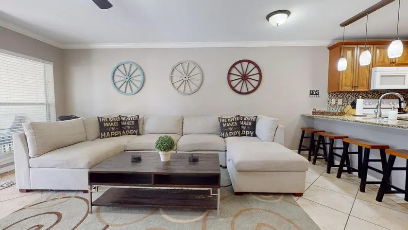 River City Resorts: WW L101 *Guadalupe River, Free Tubes with Rental* - Image 1