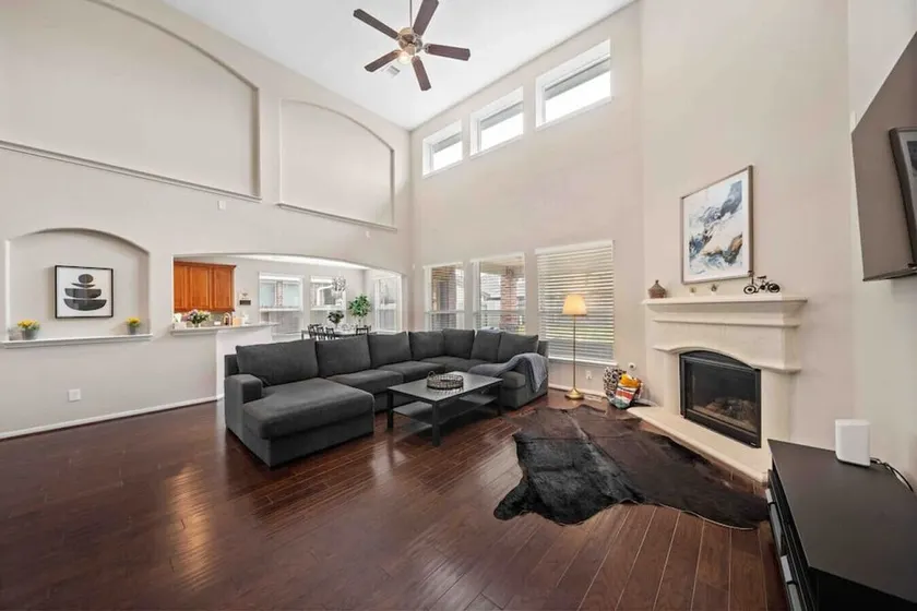 Houston House~Sleeps 16~Arcade Style Game Room - Image 1