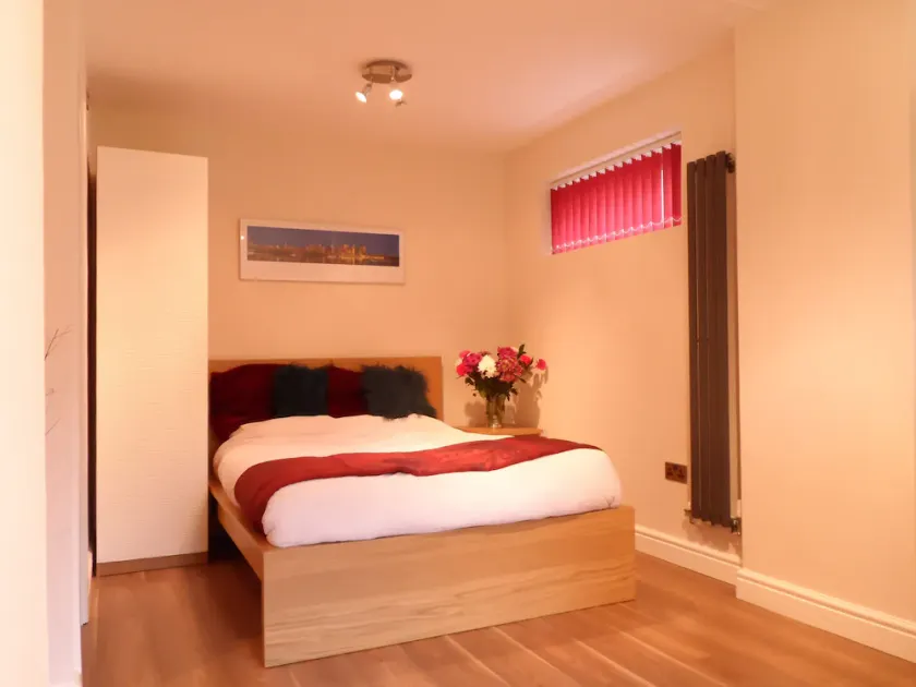 Studio apartment ideal for work or leisure stays. Near Newmarket and Cambridge. - Image 1