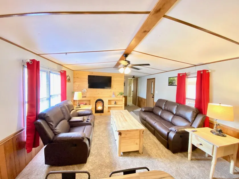 2 bedroom in Logan Ohio, Hocking Hills, Luxury Hot Tub, King Size Bed, Fire-pit - Image 1