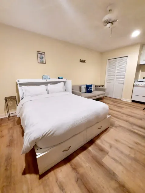 Marina Vista Studio II - Image 1