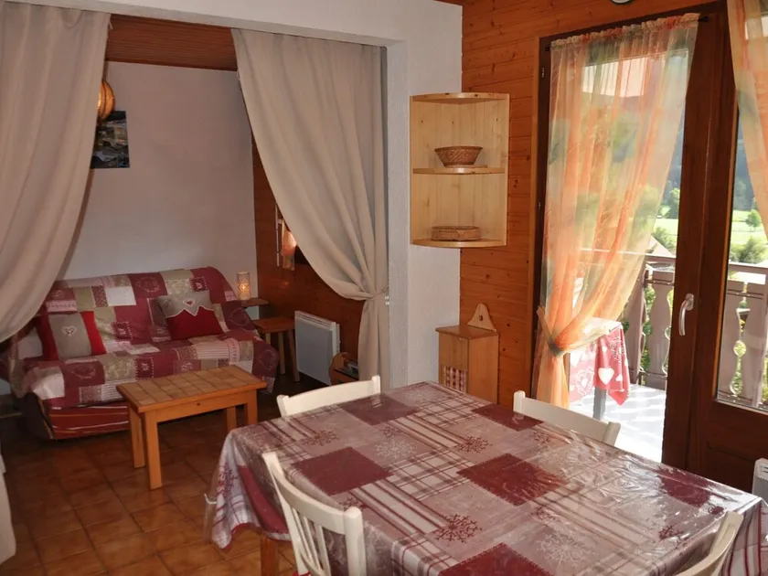 Cozy apartment in La Chapelle-d'Abondance with balcony and parking - Image 1