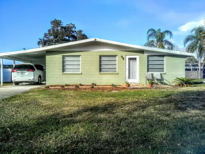 Super South Sarasota Location minutes to Amenities - Image 1
