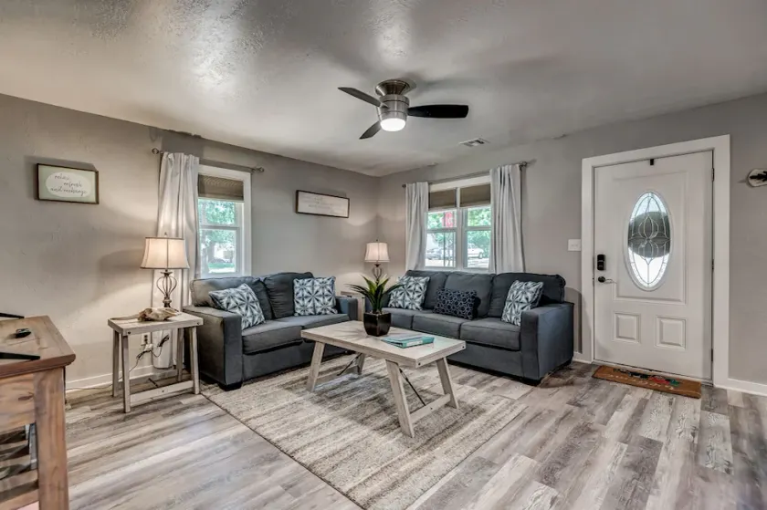 Home away from Home with amenities & private fenced yard. Walking distant to OSU - Image 1