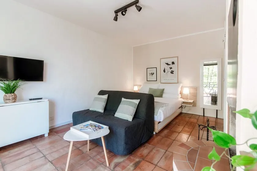 Sureggio 2 by Quokka 360 - Cozy Studio in Residence with Shared Pool - Image 1