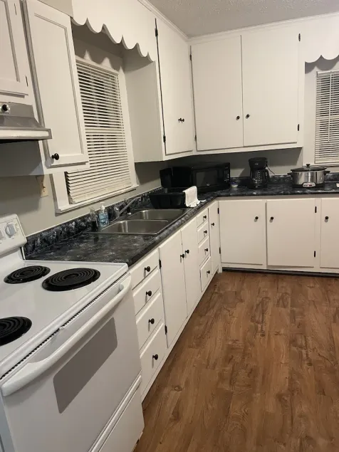 Next door to Wildlife Mgmt Area. Full kitchen, washer/dryer. - Image 1