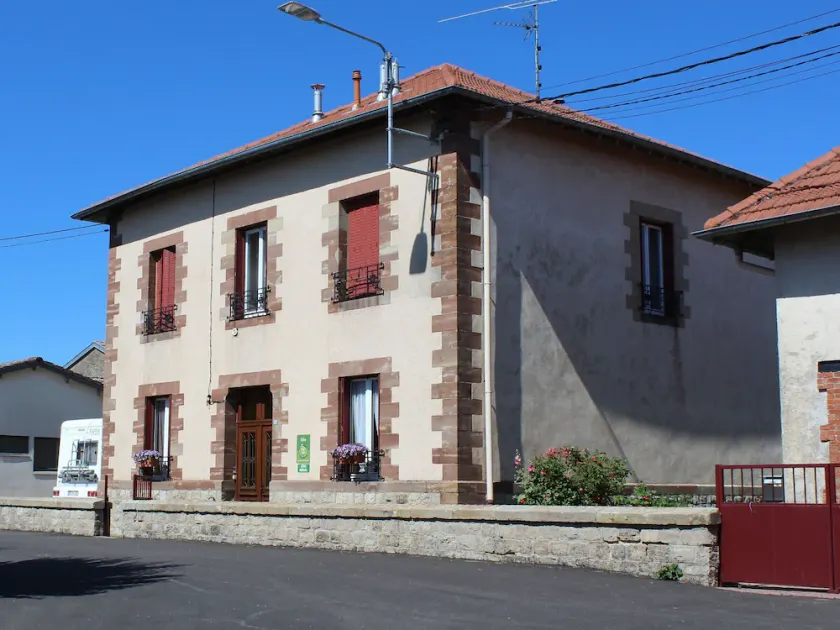 Family-Friendly Ground-Floor Cottage with Large Garden, Near Canal and Forest - Image 1