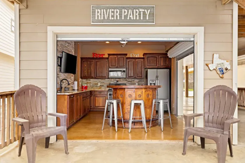 River Villas #2 Guadalupe Riverfront Retreat, Outdoor Bar + Kitchen, Decks & Grill, Sleeps 14 - Image 1