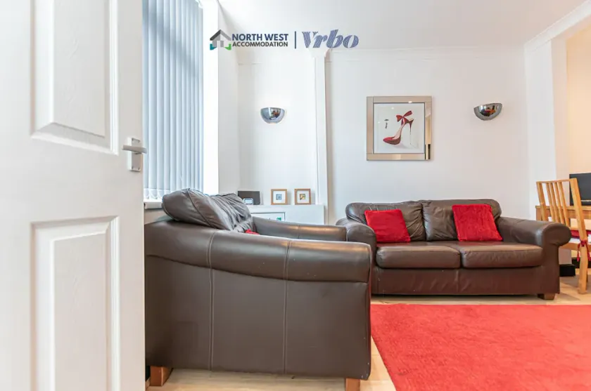 3 Bedroom Contractor Accommodation in Preston | Ideal for Long or Short Stays - Image 1