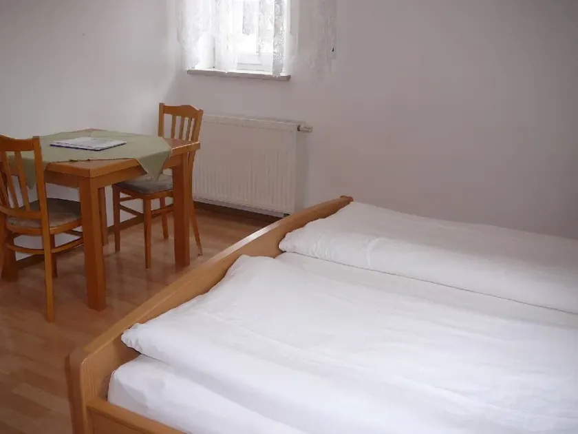 Dachgeschoss-Ferienwohnung mit Balkon - Image 1