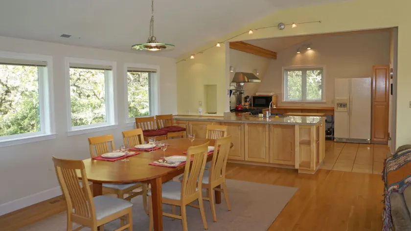 Comfy, Well-Appointed Guest House with a Beautiful View! - Image 1