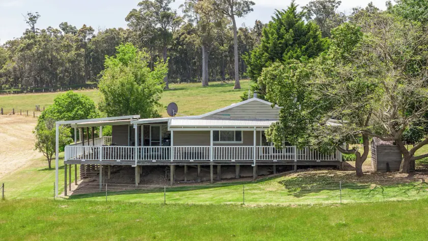 Hampshire Farmhouse - beautifully appointed home in WA's Southern Forests - Image 1