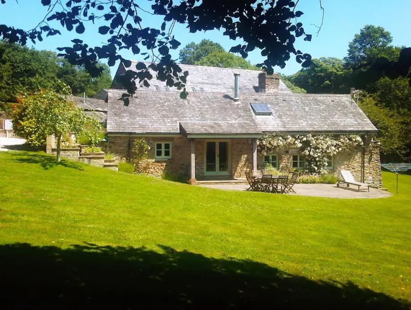 Pretty Cottage with Open Fire, Garden, Fields and Woods. Pet-Friendly EV Charger - Image 1