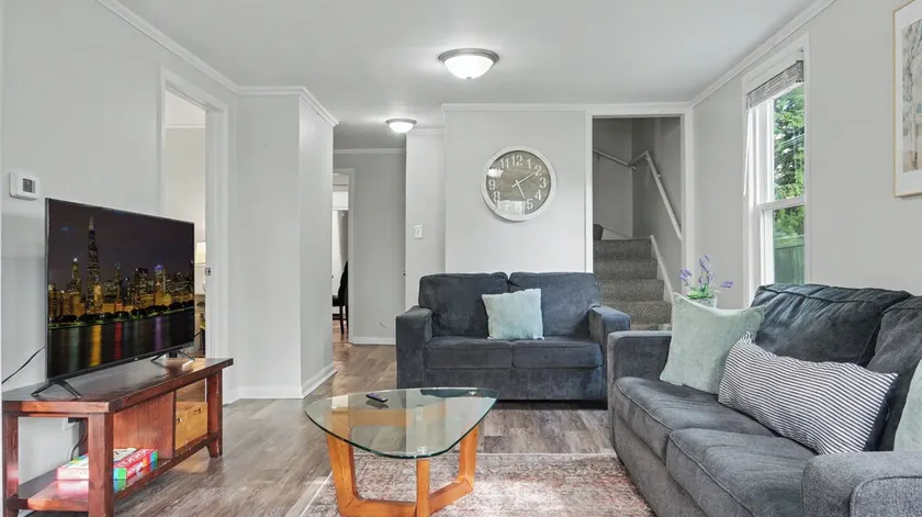 Clean Freshly Remodeled 4 Bedroom House - Image 1