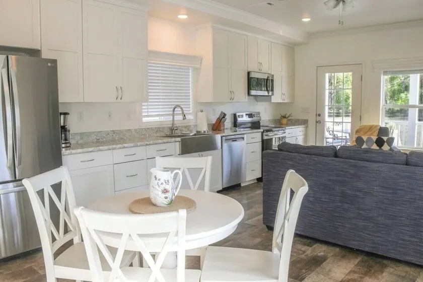 A wonderful 2 bedroom/2 bath rental (1,000 sq - Image 1