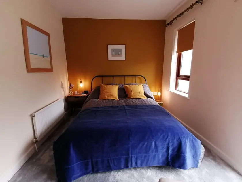 Spazioso, luminoso e confortevole appartamento con 2 camere da letto situato a soli 10 minuti a piedi dalle splendide spiagge ea pochi passi dalla città incontaminata di Malahide. - Image 1
