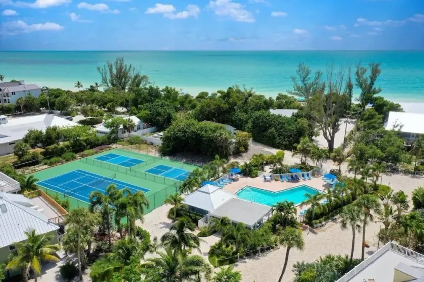 Suncatcher 2 Bedrooms 2 Bathrooms Condo - Image 1