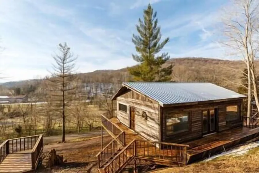 Sleeps 12| Private Bathroom |  Stunning Views - Image 1