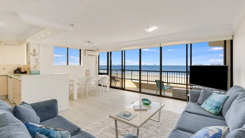 Pelican Sands 401 - Absolute Beachfront at Tugun - Min. 3 night stays! - Image 1