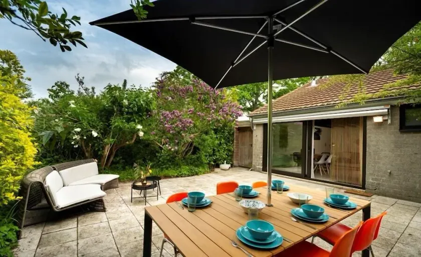 Holiday home De Haerde 66 privately situated near sea and beach - Image 1