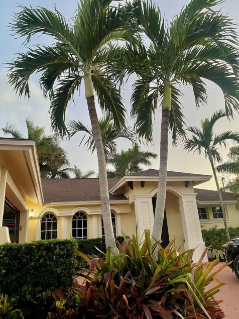 Pelican House Royal Harbor on Naples Bay - Image 1