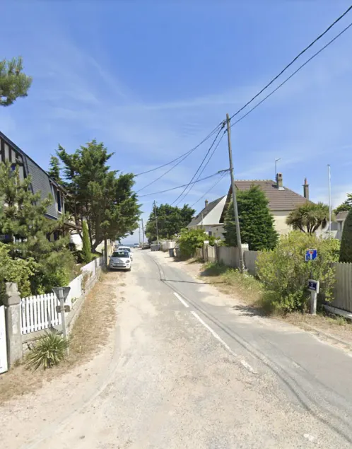 Sword Beach Cottage - direct access to the sea down the path - Image 1