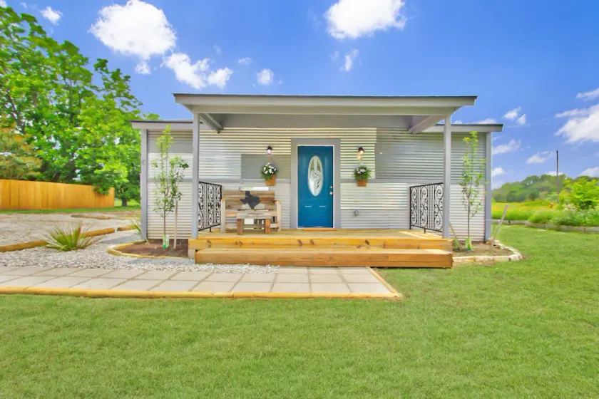 Blue Jay Getaway - Image 1