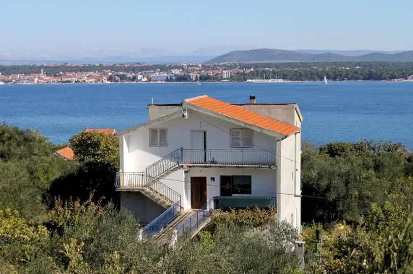 Apartamento para dos personas con terraza y vista al mar Tkon, Pasman (A-9713-a) - Image 1