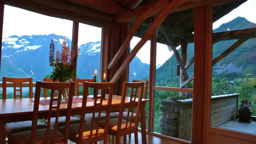 Magnificent landscape, fjords and mountains and an unic sommer house. - Image 1