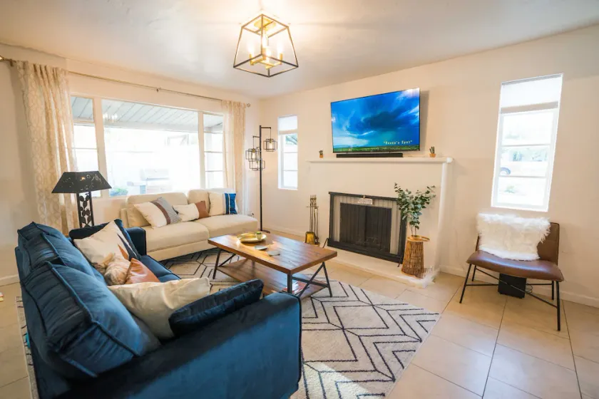 Centrally Located Home in Historic Sam Hughes! 🌵 - Image 1