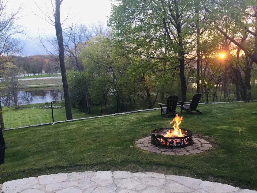 Riverview Getaway - Image 1