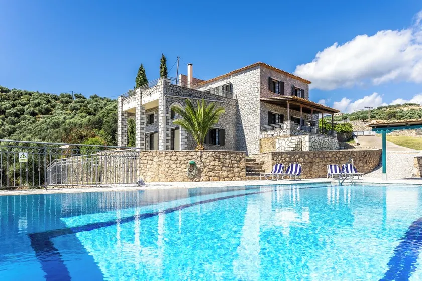 Private infinity pool & hot tub. Breathtaking sea & mountain views. - Image 1