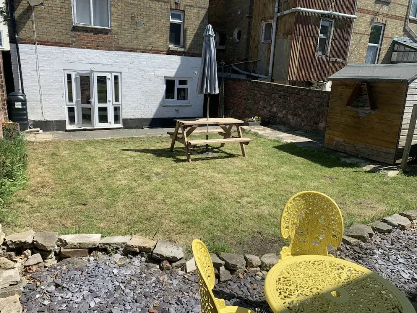 Ryde Beach Garden Apartment - Image 1