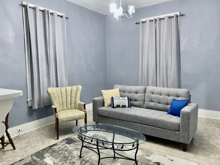 MASSIVE THREE BEDROOM HOME IN SELMA - Image 1