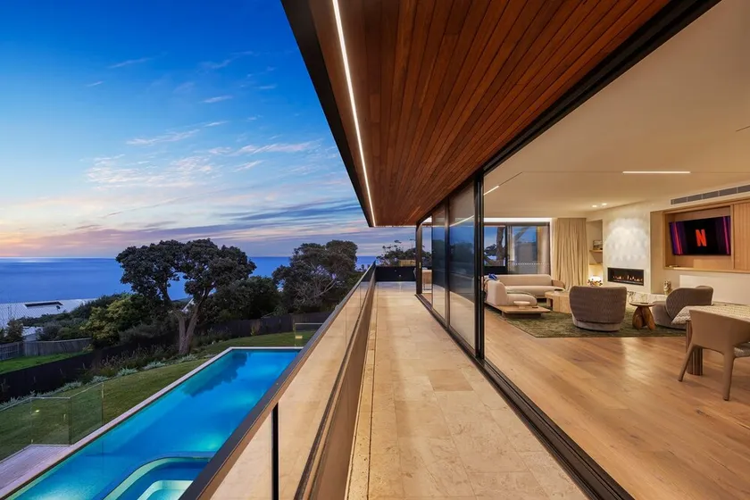 Blanc de Noir Luxe Grandeur with Pool and Spa - Image 1