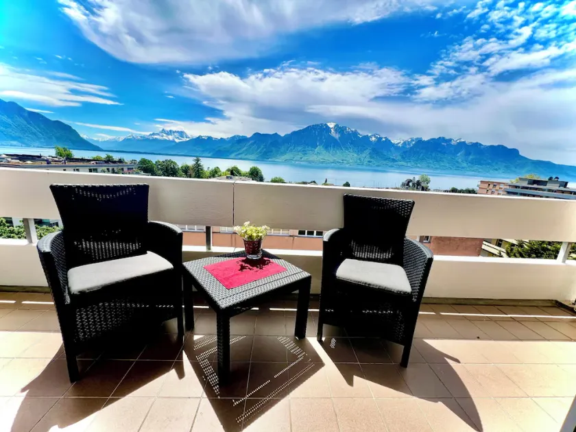 35Modern und geräumig mit Balkon und Seeblick - Image 1