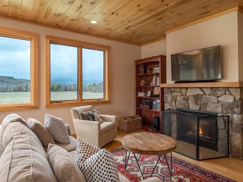 Family Chalet, Meadow Views & Gas Fireplace - Image 1