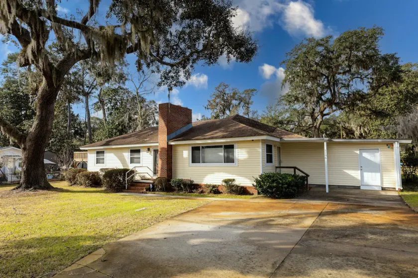 Beautiful, spacious home within short distance of USMC base - Parris Island - Image 1