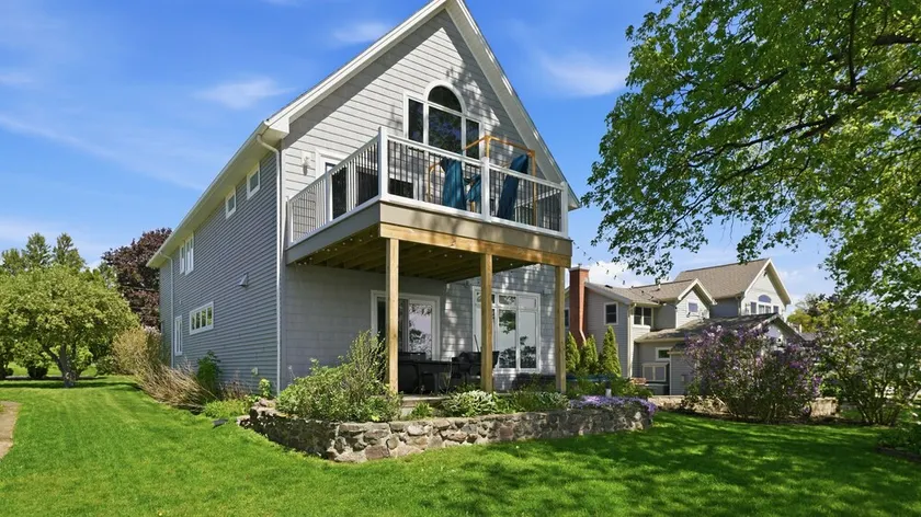 Rochester Lakeview 4br With Firepit Sleeps 6 4 Bedroom Home - Image 1